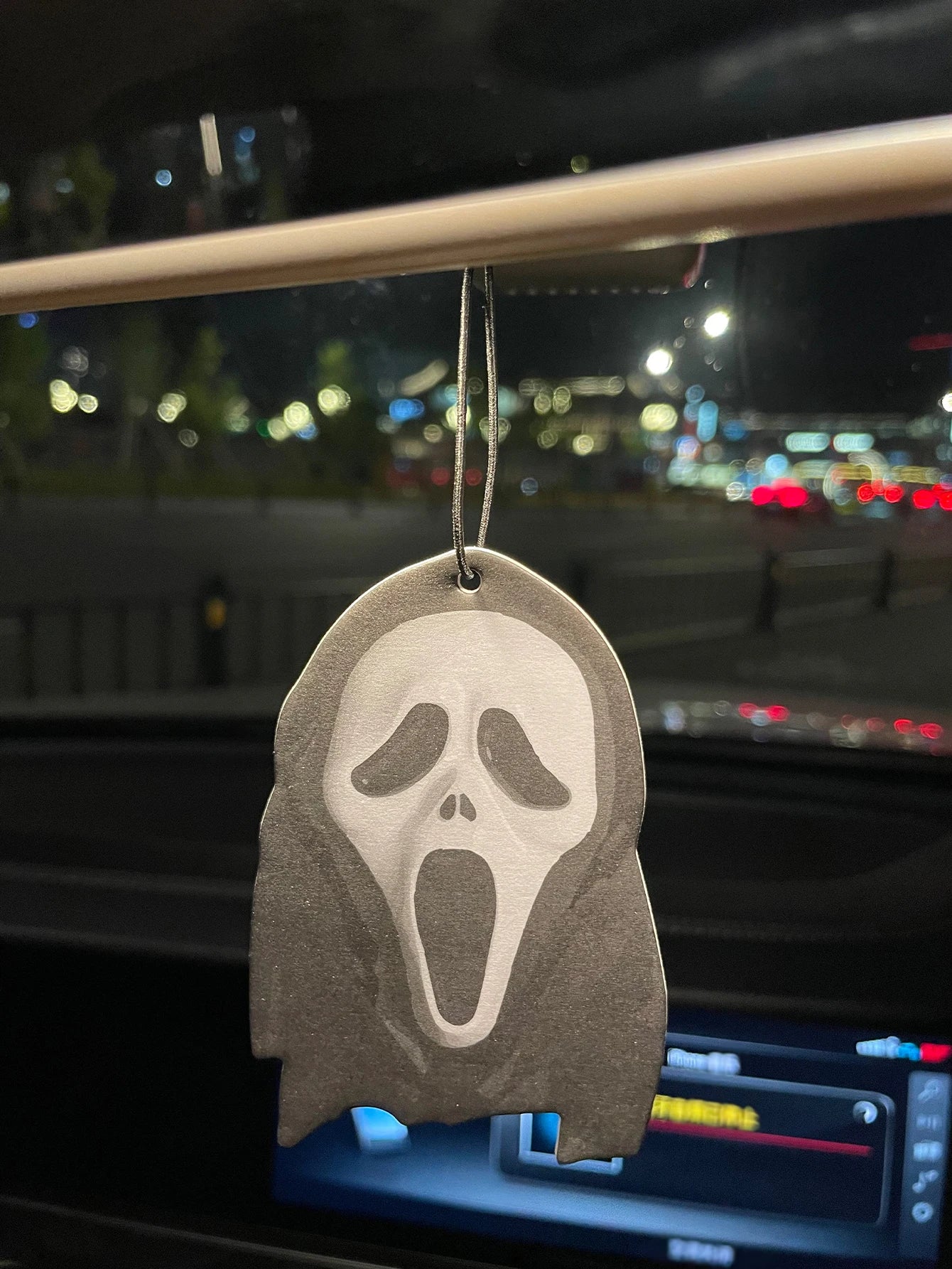 Skull, Hilton Fresh Scent Five-Star Neutral Car Perfume and Non-Toxic Air Freshener |   Natural Essential Oils and Aromatherapy Scent Tablets (Noroili/Grapefruit/Cedar) |   Hanging Type and Dual-Purpose as a Vent Clip |   Lon