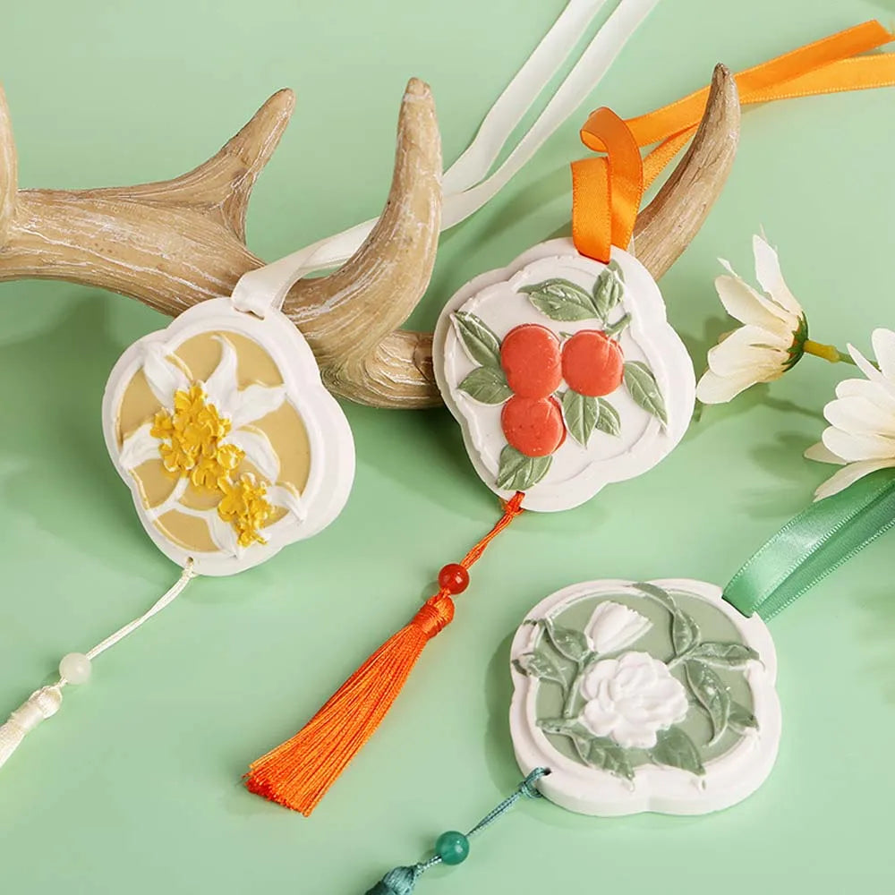 Car fragrance pendant Osmanthus Gardenia Osmanthus Perfume Plaster Gifts for Parents and Friends