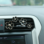 Little Daisy Car Air Vent Perfume Clip Cute Cars Aroma Diffuser Pendant Creative Girly A detail view