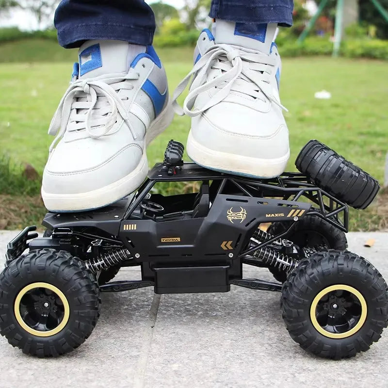 Oike RC Car Remote Control Climbing Vehicle Outdoor All Terrain 4X4 Off-road Trucks Ro close-up view