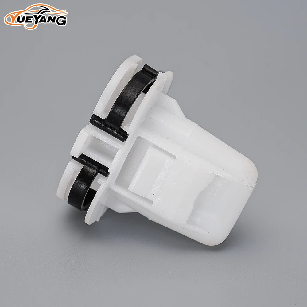 YUEYANG 88304-0M000 Rear Seat Cushion Clip for Nissan Cefiro A32 Infiniti FX35 G35 Ca lifestyle view