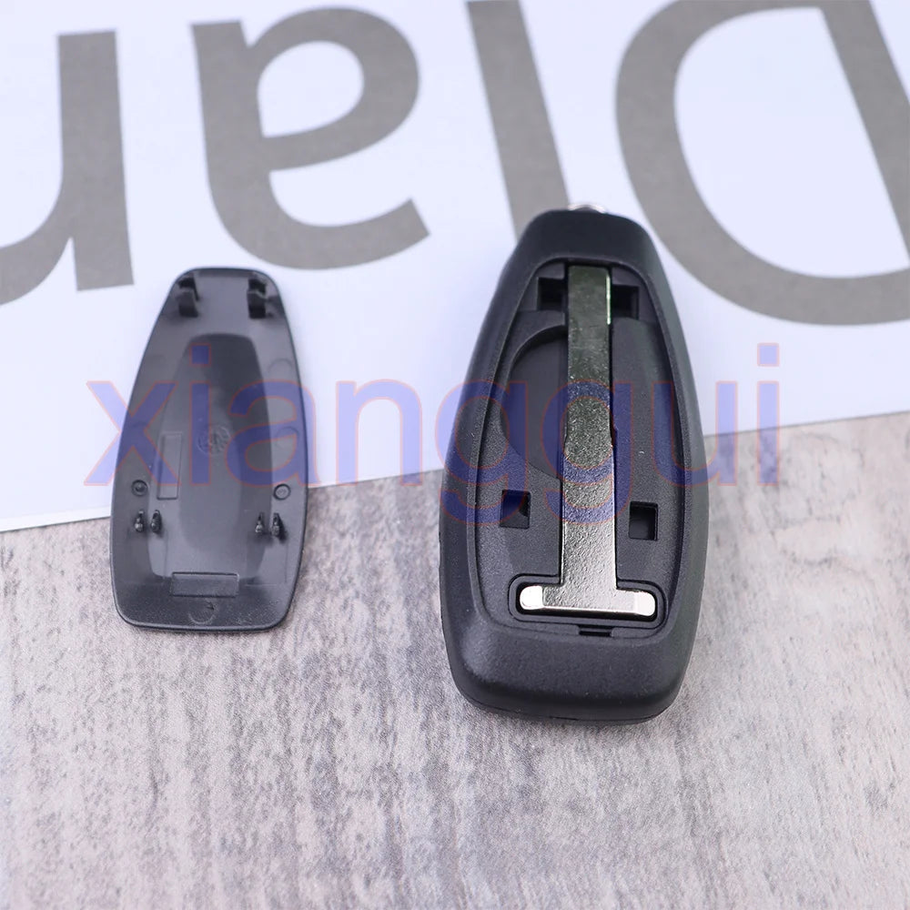 2 3 Buttons 4D83 ID49Chip 433.92MHZ Fsk Car Remote Key Shell Case for Ford Focus C-Max close-up view