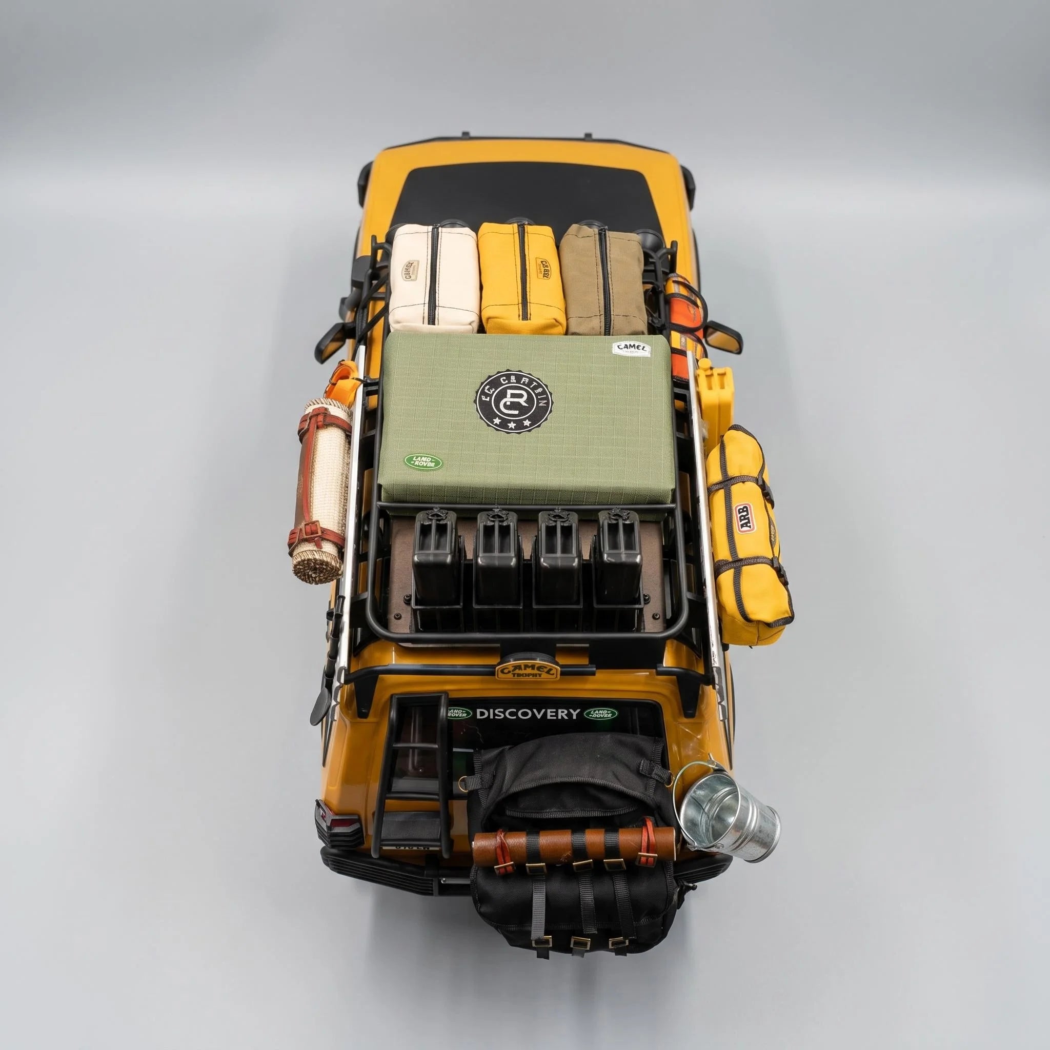 RC Crawler Roof Travel Bag Simulation Scale Luggage for SCX10 TRX4 WPL close-up view