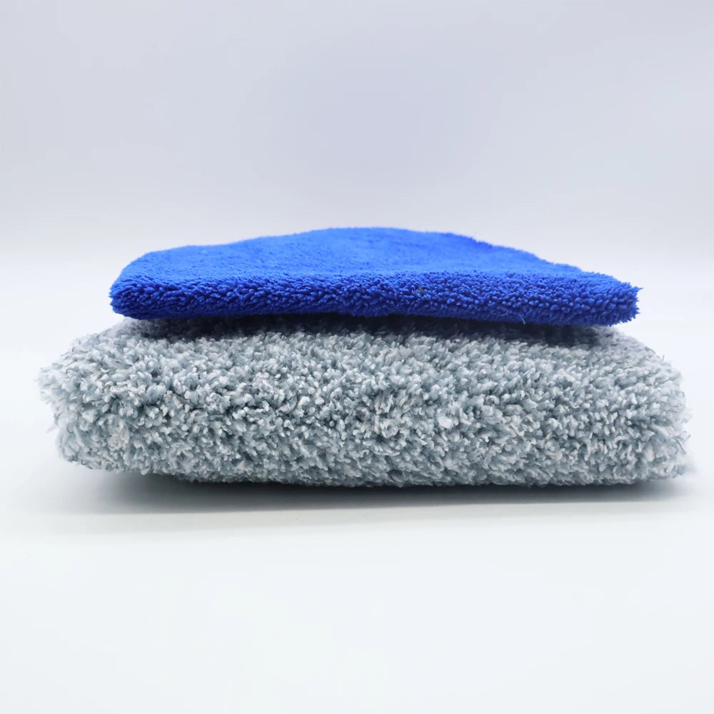 AUTOBRIGHT Premium Car Wash Mitt Thick Scratch-Free High Absorbency Soft Microfiber G lifestyle view