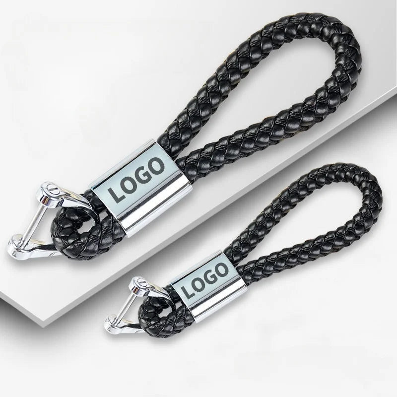 Leather Car Keychain Metal 360 Degree Rotating Horseshoe Buckle lifestyle view