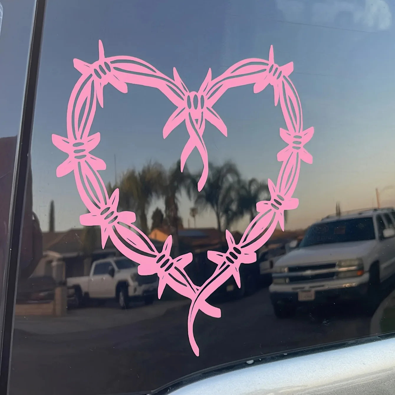 Diy Love Thorn Bow Stickers Voiture Figure Diy Adhesive Window Car Stickers Waterproof close-up view