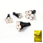 Little Daisy Car Air Vent Perfume Clip Cute Cars Aroma Diffuser Pendant Creative Girl lifestyle view
