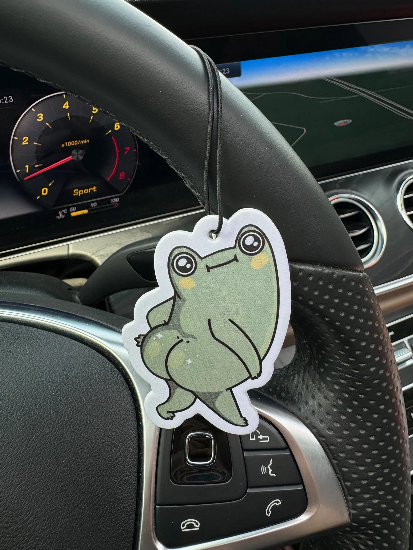 Dancing Frog Design "Sustainable Freshness" Long-Lasting Car Air Freshener - Aromatherapy Scented Paper Pendant, Suitable for Rearview Mirrors and Air Vents, Stress-Relief Fragrance Accessory, Car Air Freshener, Long-Lasting