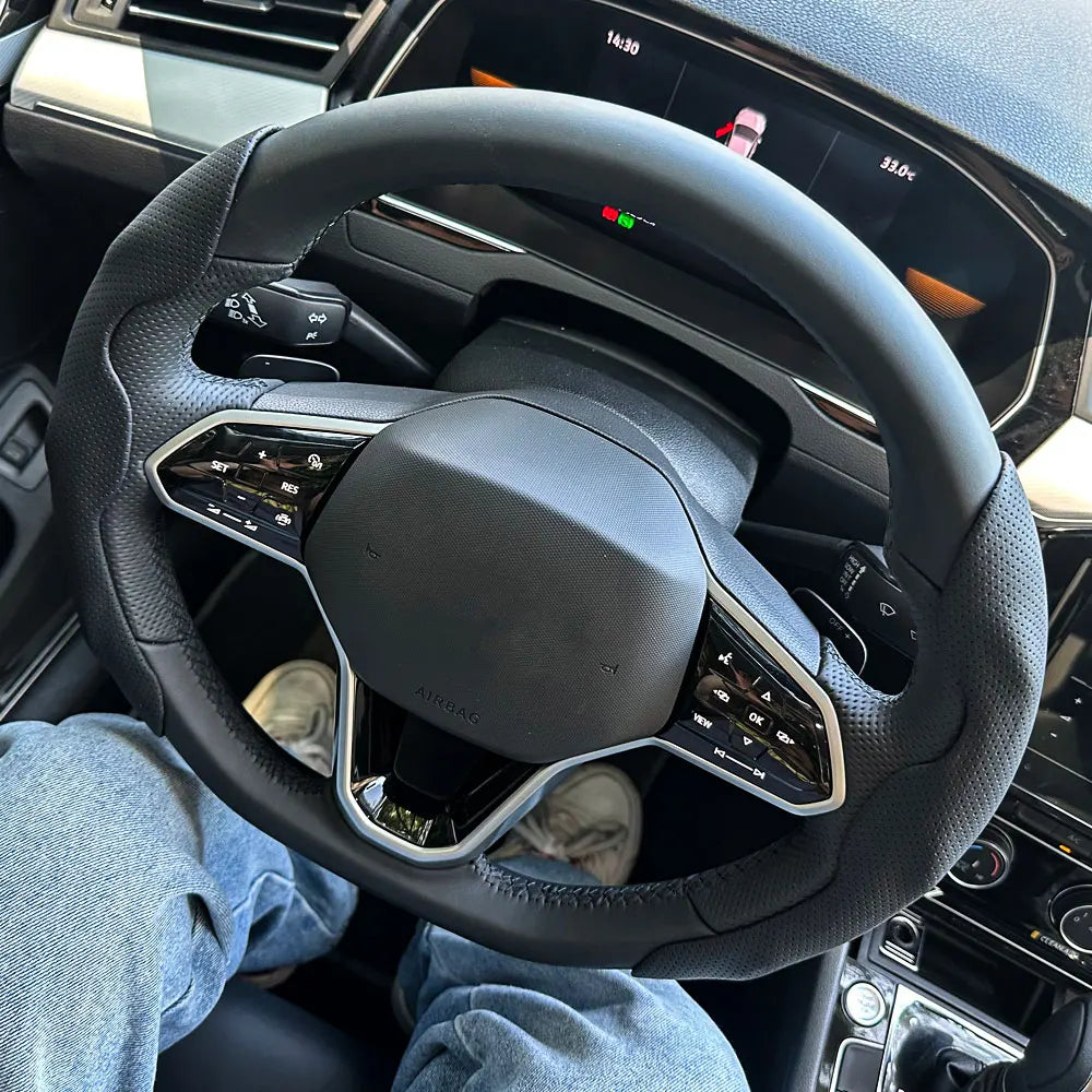2PCS Universal Round Car Steering Wheel Cover Winter Fur Warm Carbon Fiber Leather Ant close-up view